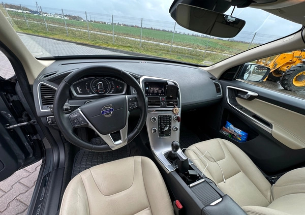 Volvo XC 60 cena 92000 przebieg: 125000, rok produkcji 2017 z Gdańsk małe 79
